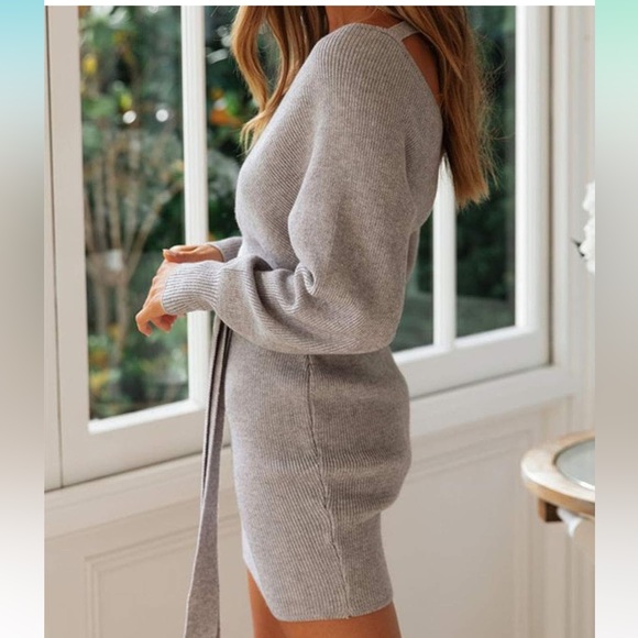 NWT- Beautiful Knit Long Sleeve Dress in Size Large- comes with belt. - Picture 2 of 7